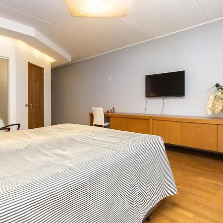 Cozy Right In Centre *